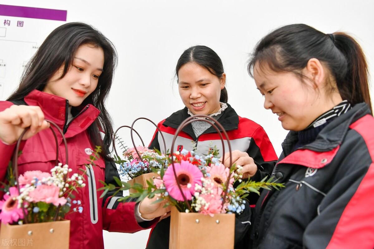 退休年齡調(diào)整政策下的夕陽夢，老李與他的朋友們的故事